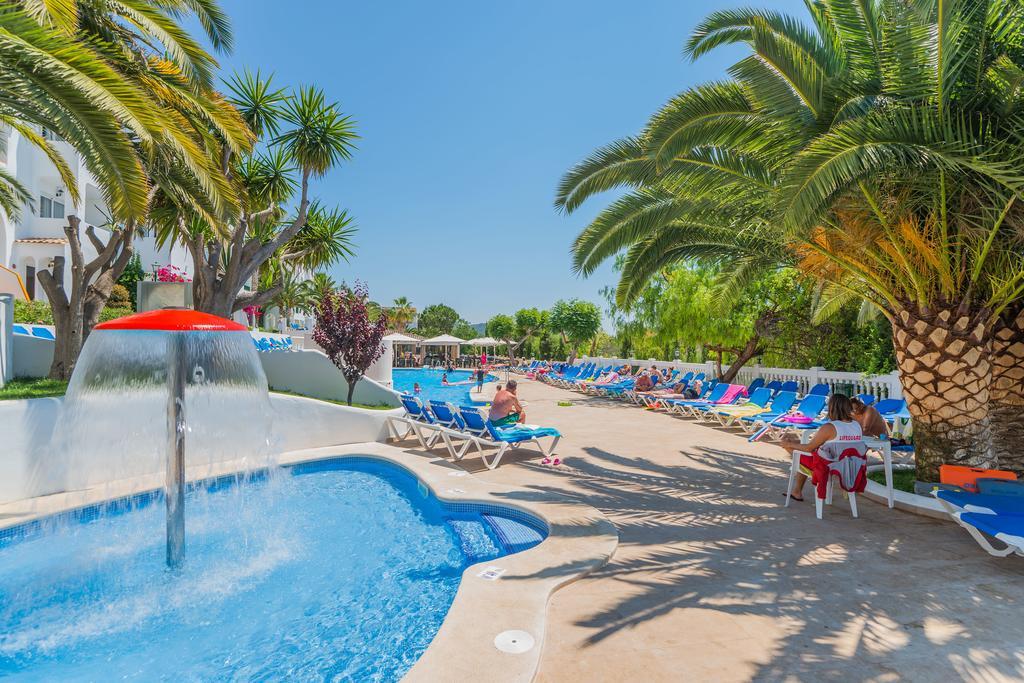 Aparthotel Holiday Center Santa Ponsa Bagian luar foto