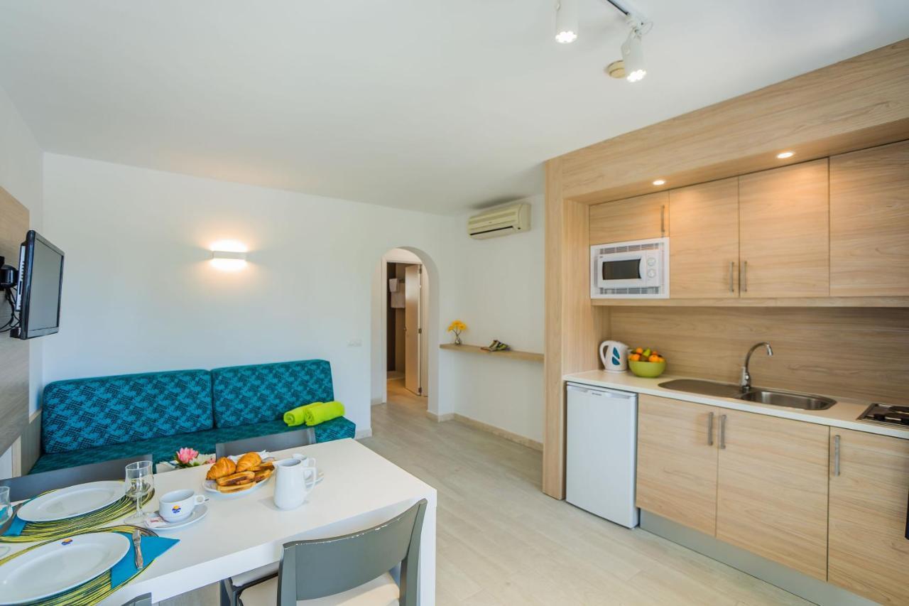 Aparthotel Holiday Center Santa Ponsa Bagian luar foto