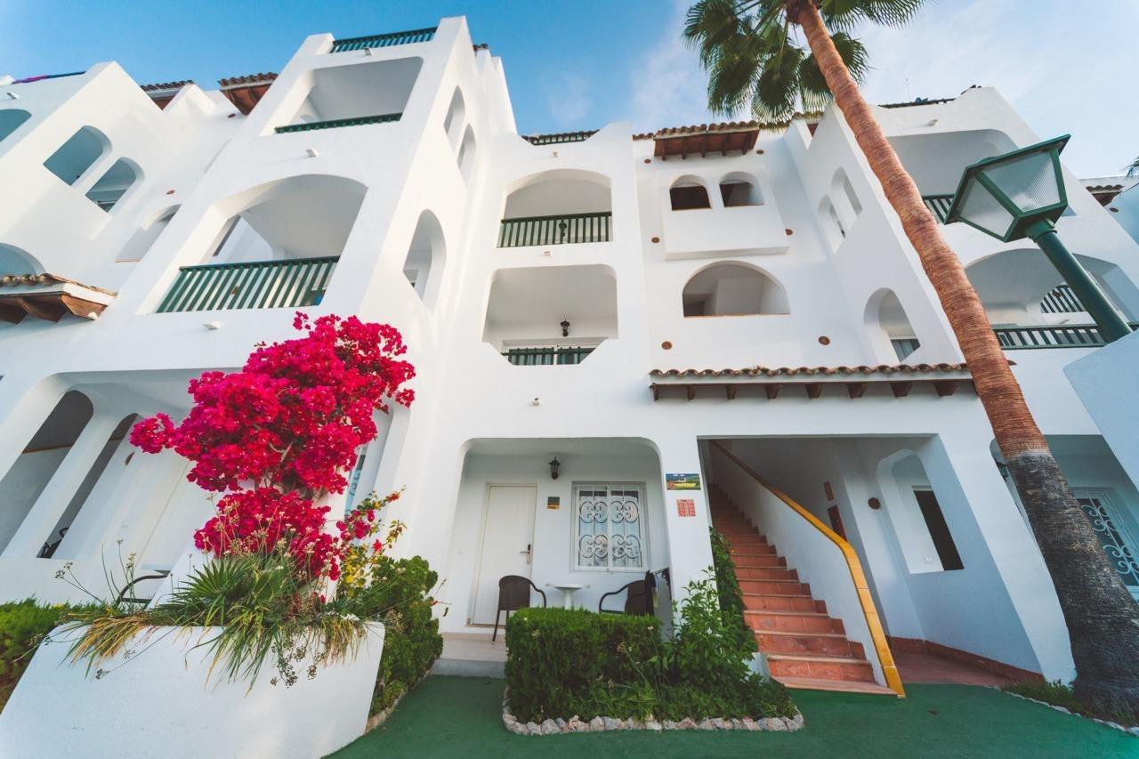 Aparthotel Holiday Center Santa Ponsa Bagian luar foto
