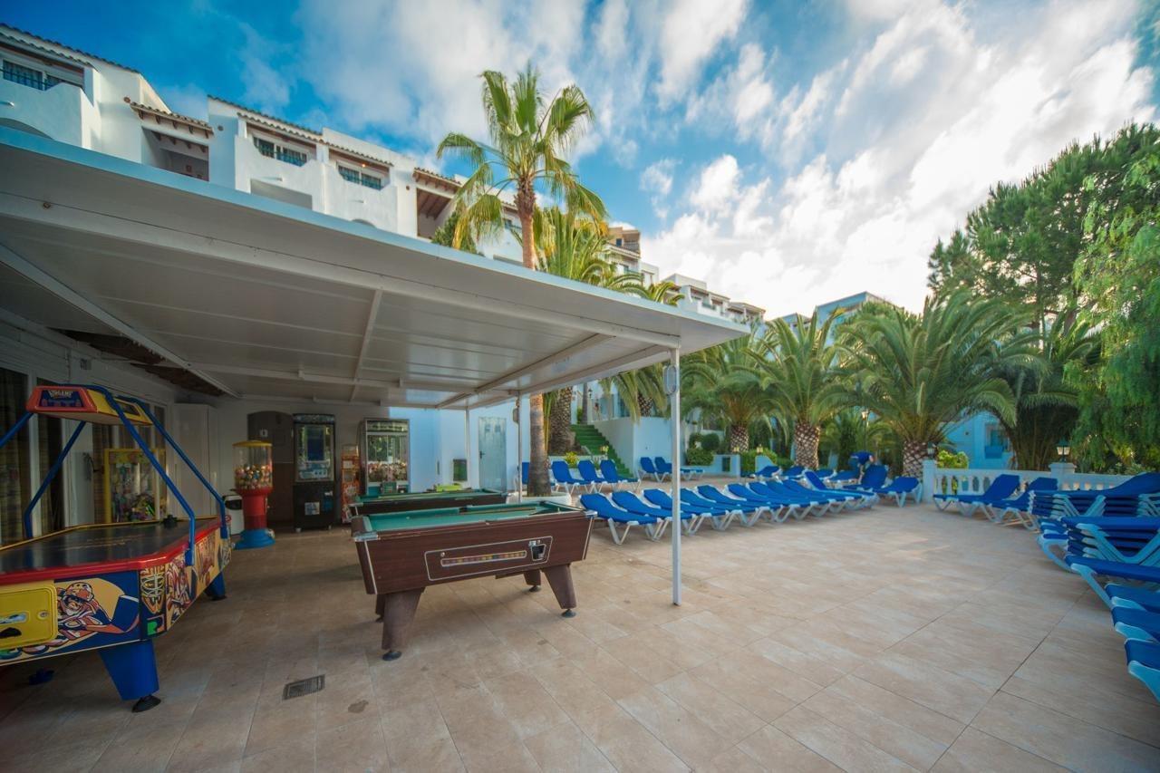 Aparthotel Holiday Center Santa Ponsa Bagian luar foto