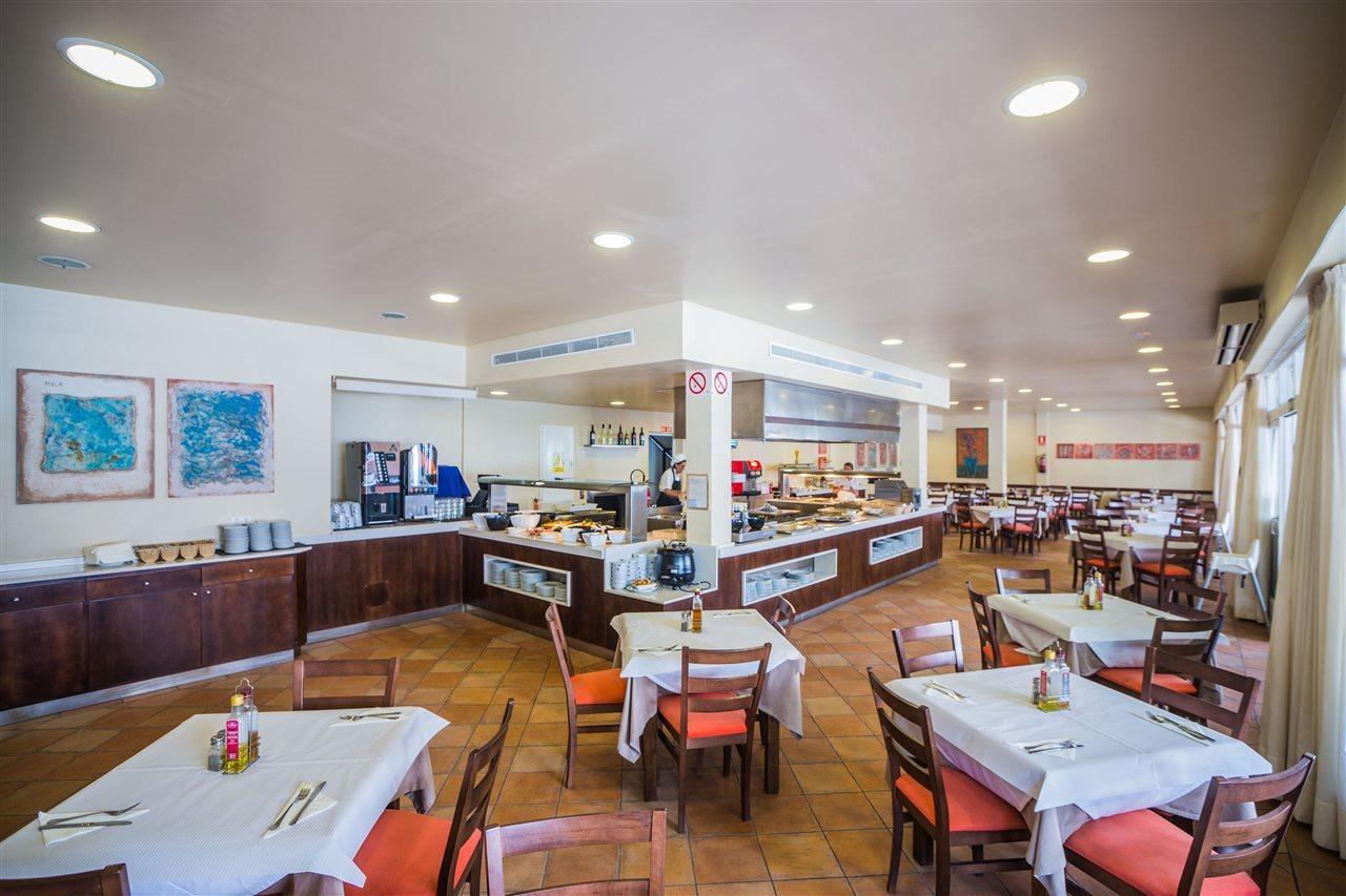 Aparthotel Holiday Center Santa Ponsa Bagian luar foto