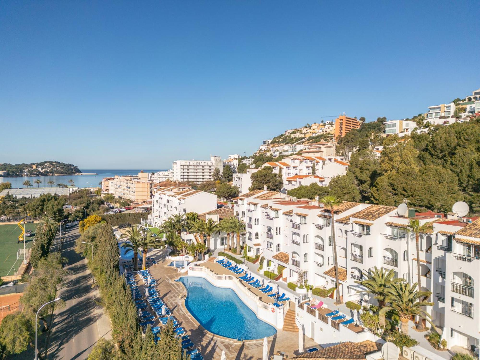 Aparthotel Holiday Center Santa Ponsa Bagian luar foto