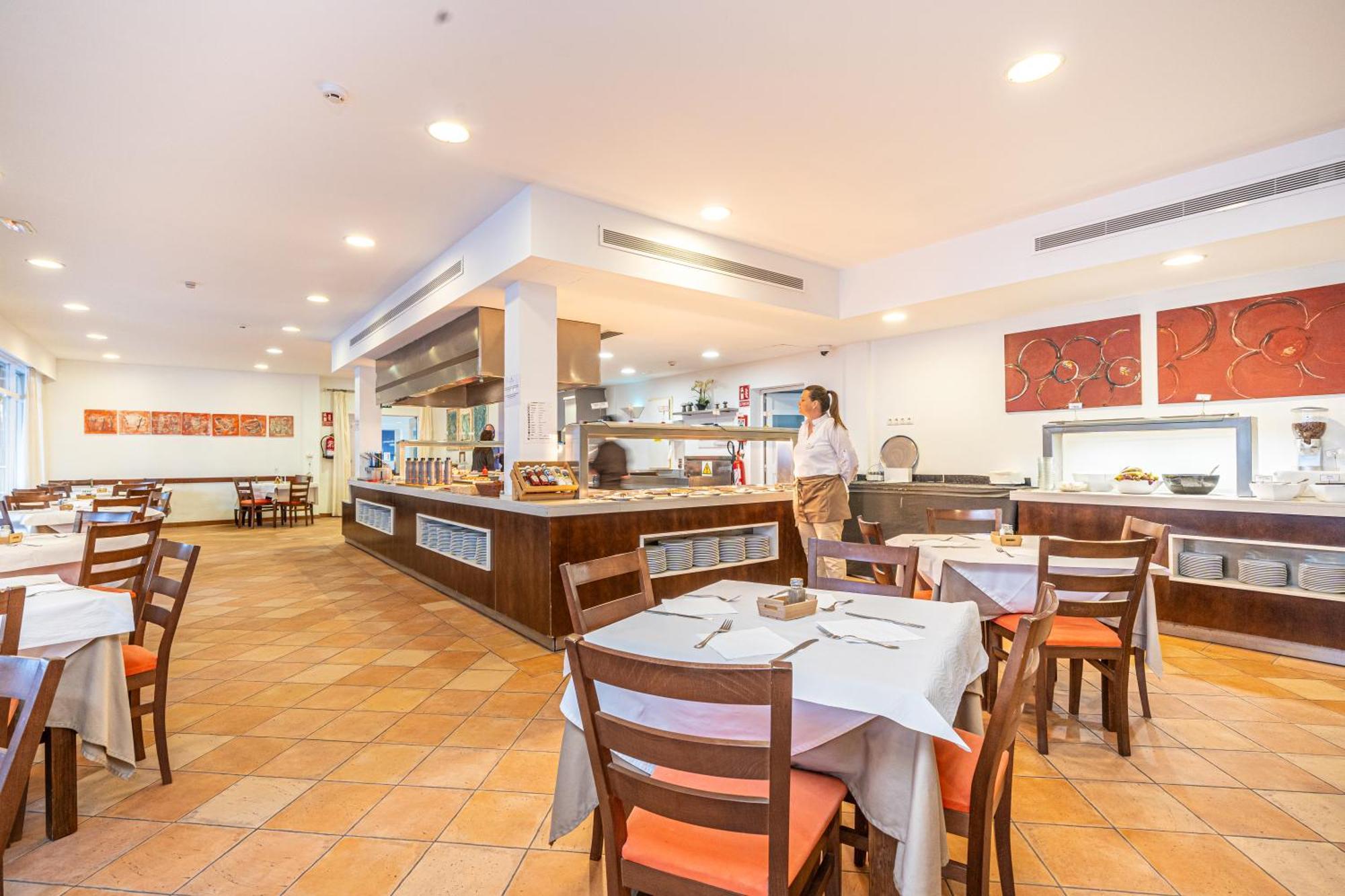 Aparthotel Holiday Center Santa Ponsa Bagian luar foto