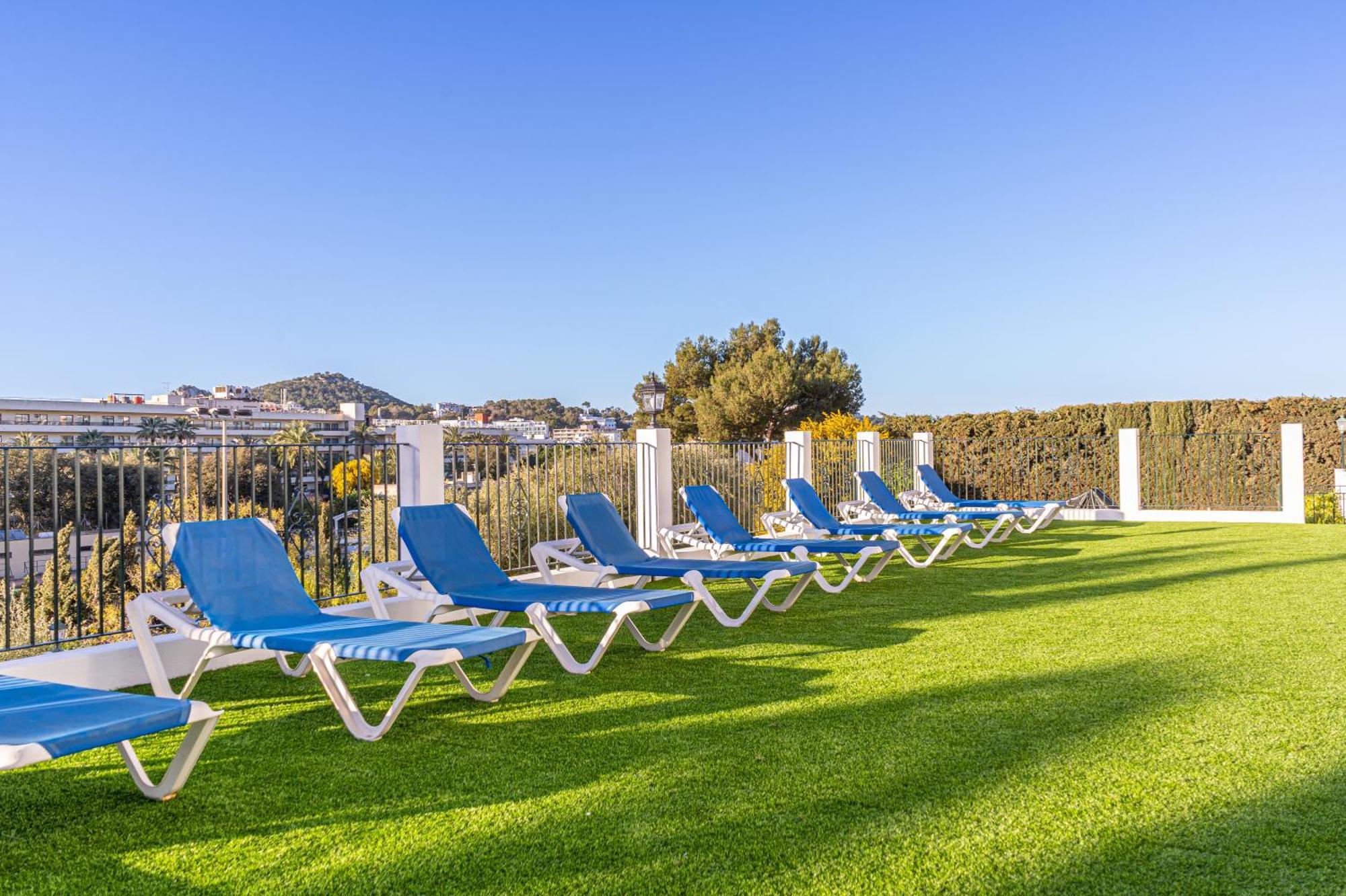 Aparthotel Holiday Center Santa Ponsa Bagian luar foto