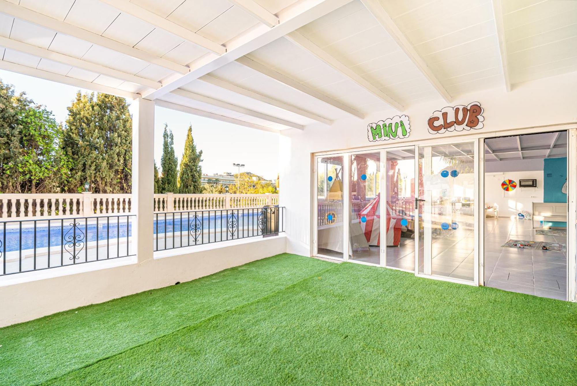 Aparthotel Holiday Center Santa Ponsa Bagian luar foto