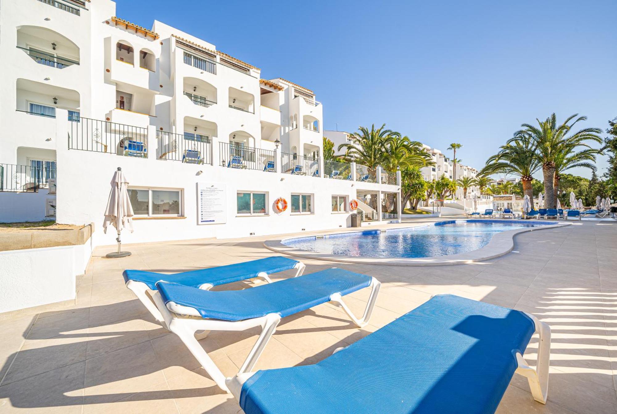 Aparthotel Holiday Center Santa Ponsa Bagian luar foto