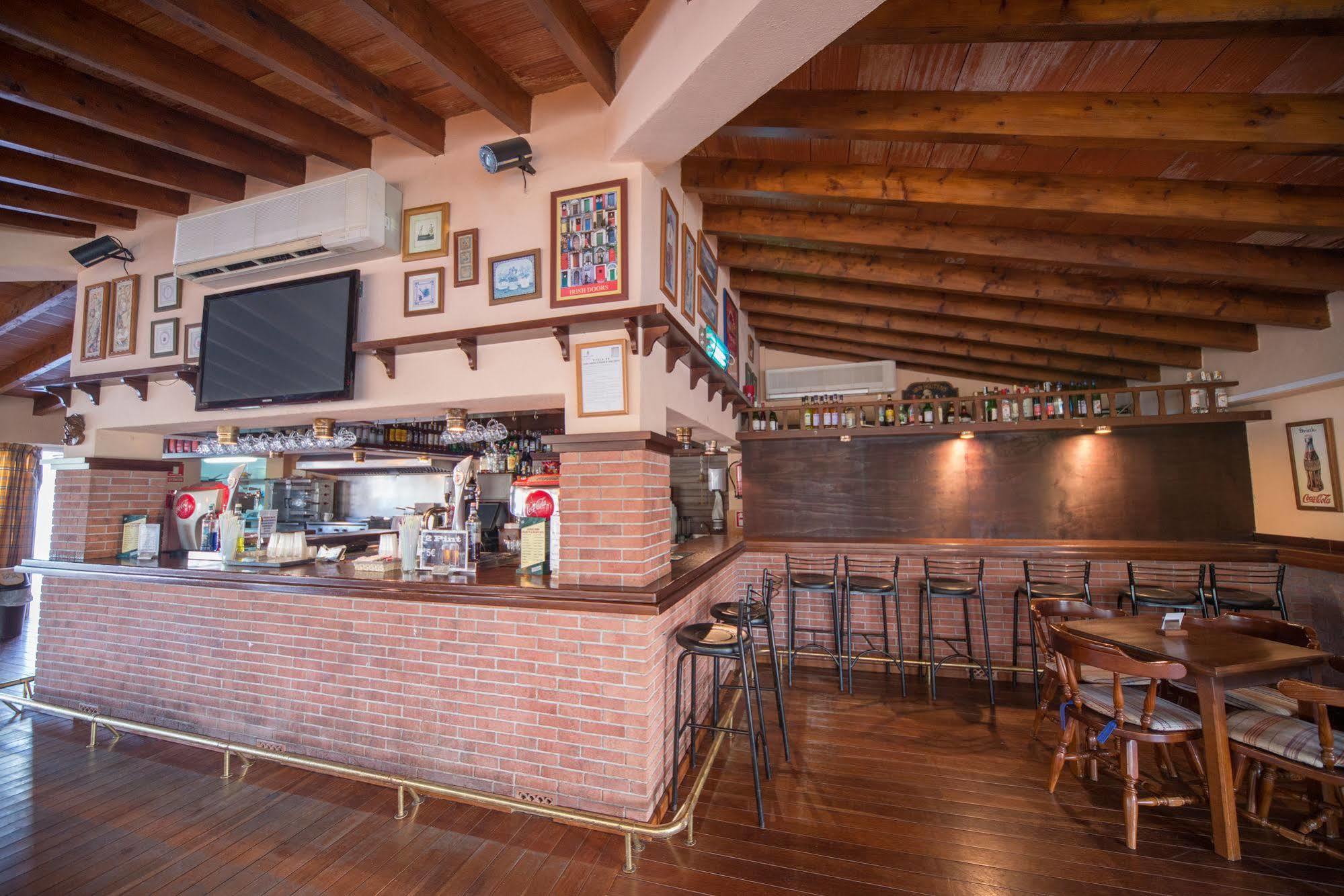 Aparthotel Holiday Center Santa Ponsa Bagian luar foto