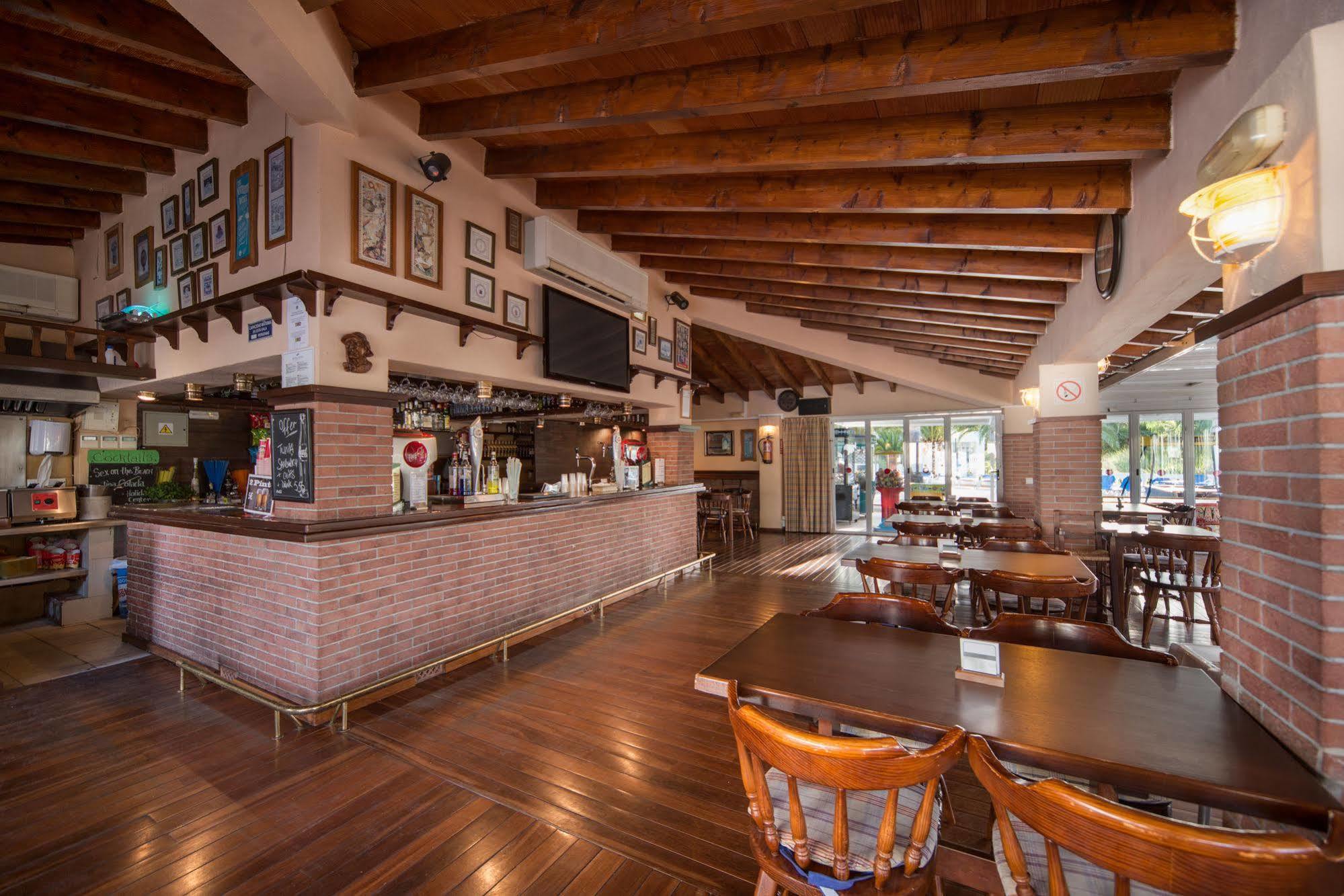 Aparthotel Holiday Center Santa Ponsa Bagian luar foto