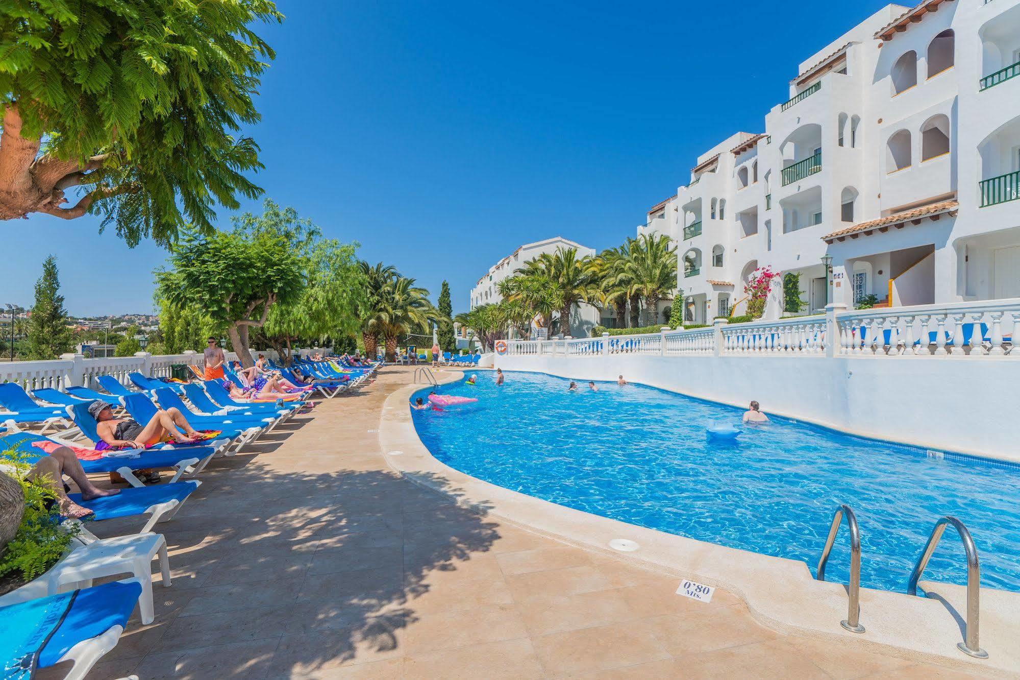 Aparthotel Holiday Center Santa Ponsa Bagian luar foto