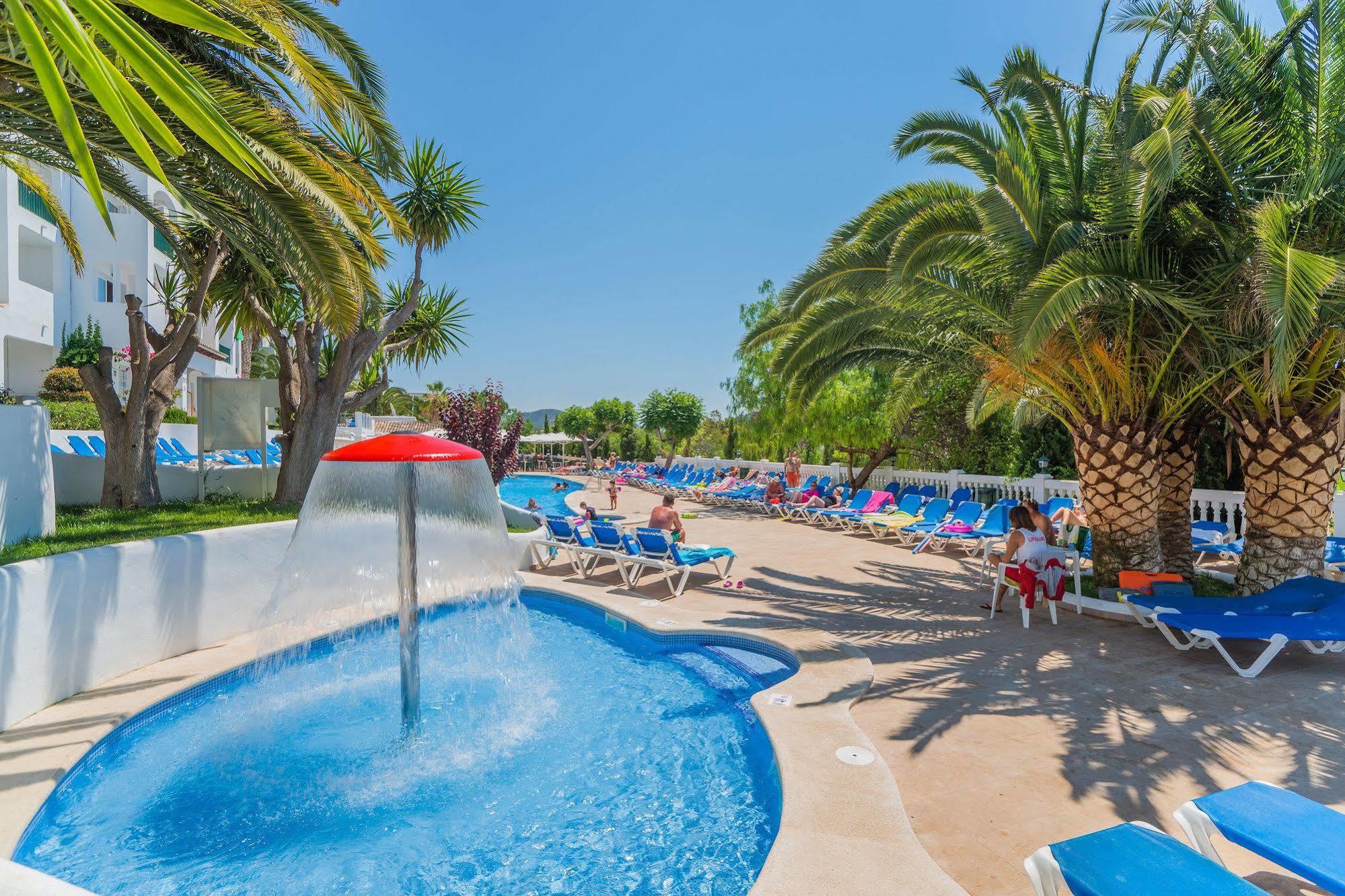 Aparthotel Holiday Center Santa Ponsa Bagian luar foto
