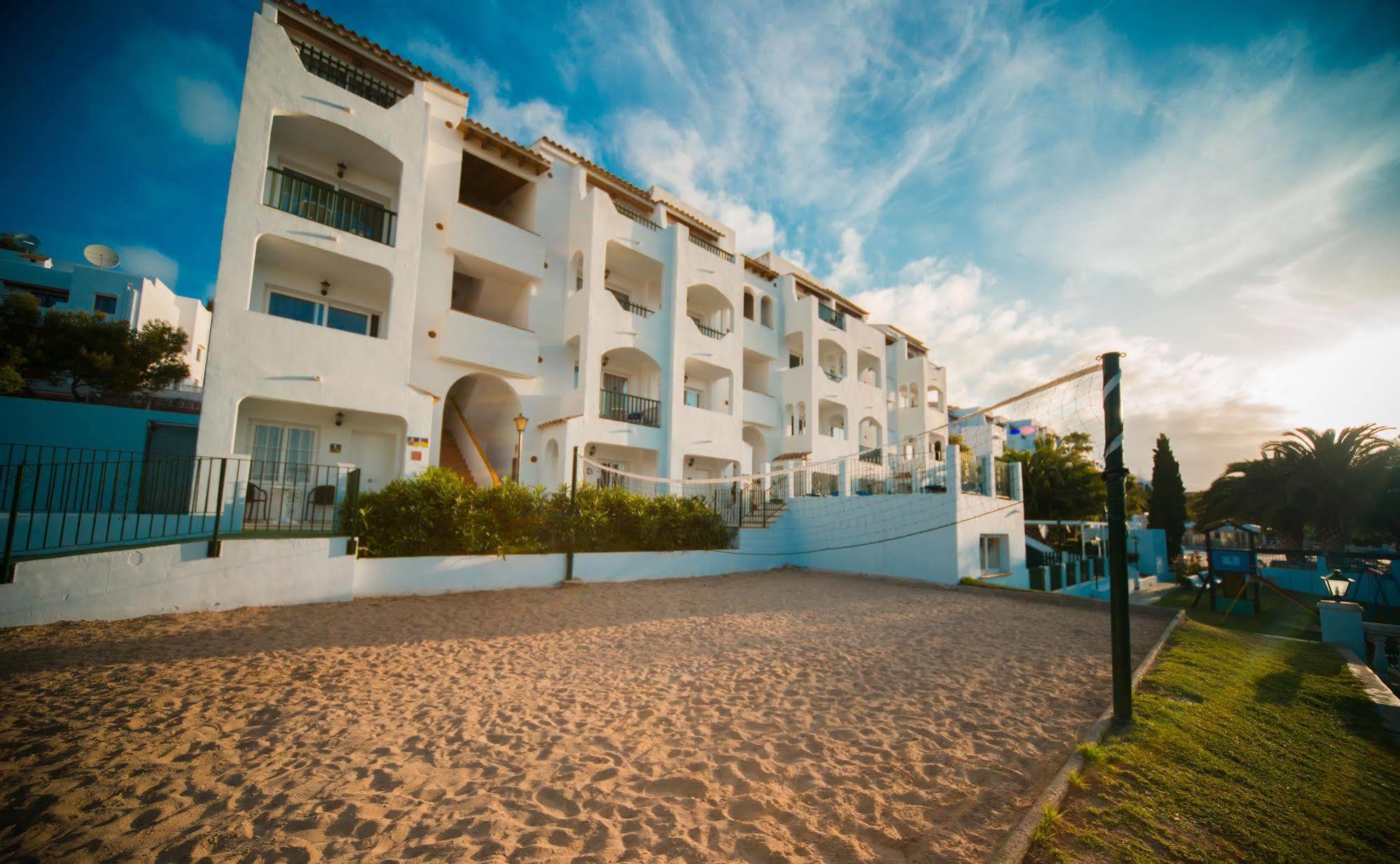 Aparthotel Holiday Center Santa Ponsa Bagian luar foto
