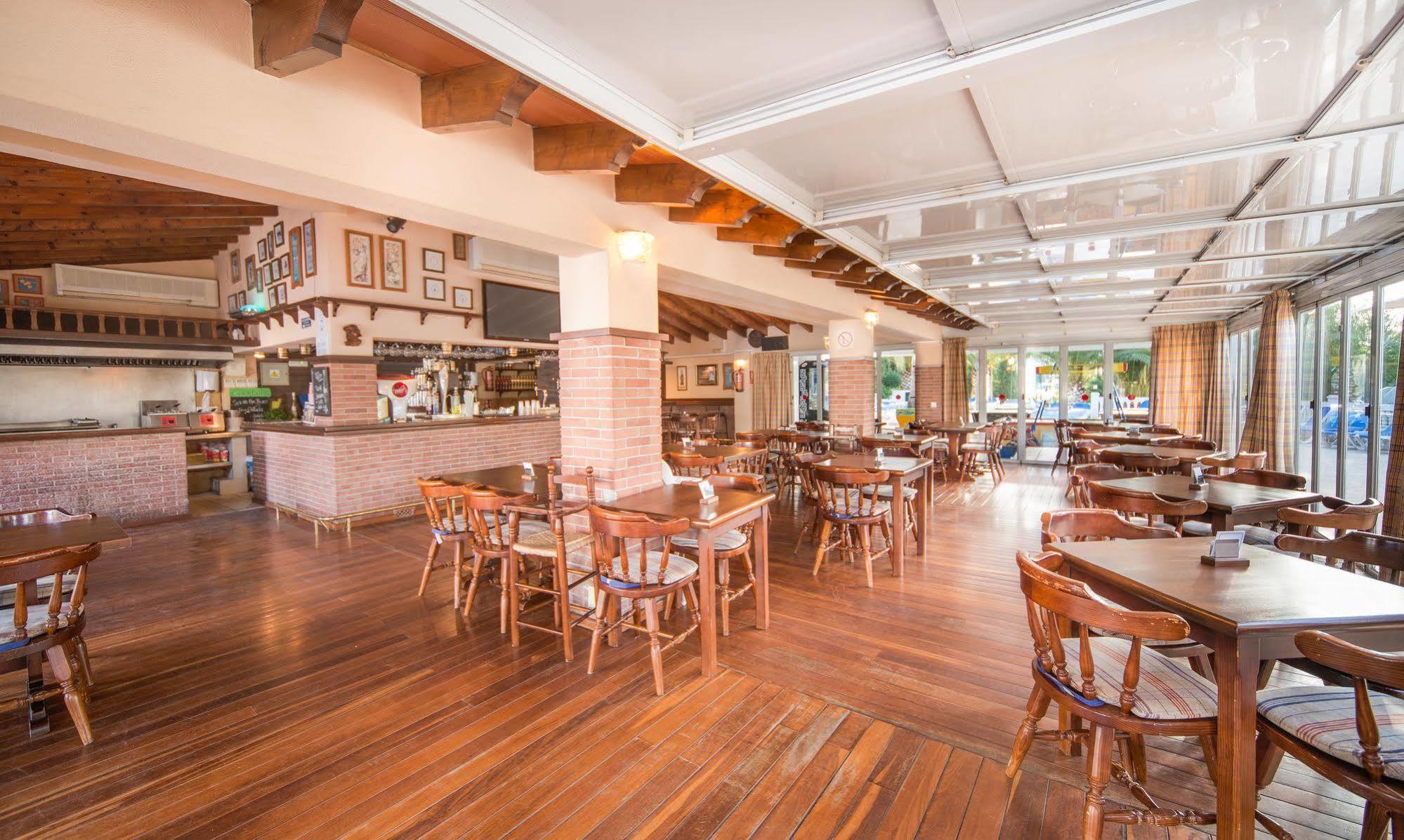 Aparthotel Holiday Center Santa Ponsa Bagian luar foto