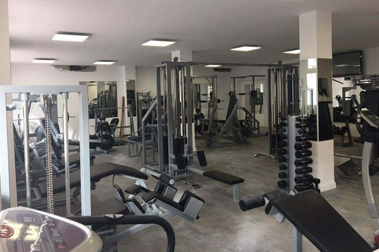Aparthotel Holiday Center Santa Ponsa Bagian luar foto